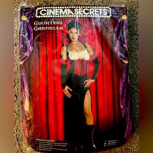 Women’s Countess Costume. Costume complete from a smoke free home.
